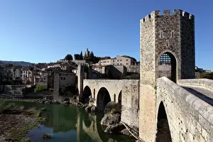 Fluvia: Romanesque bridge over the Fluvia river, Besalu