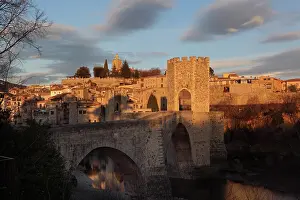 Fluvia: Romanesque bridge over the Fluvia river, Besalu
