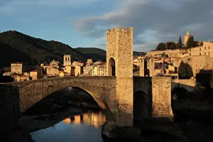 Fluvia: Romanesque bridge over the Fluvia river, Besalu