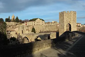 Fluvia: Romanesque bridge over the Fluvia river, Besalu