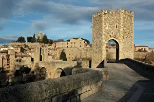 Fluvia: Romanesque bridge over the Fluvia river, Besalu