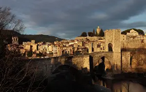 Fluvia: Romanesque bridge over the Fluvia river, Besalu