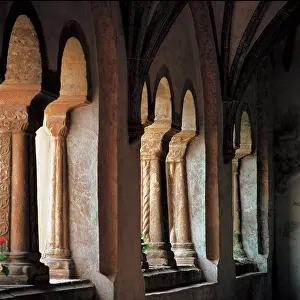 Premonstratensian: Romanesque columns in the cloister