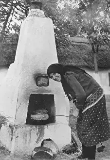 Dobruja: Romanian German baking bread, 1940