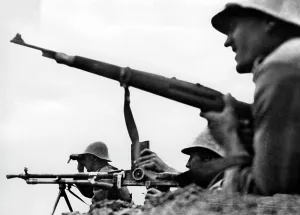 Auxiliaries: Romanian infantry in position, 1942