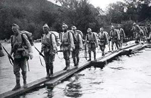 Planks: Romanian soldiers retreating, WW1