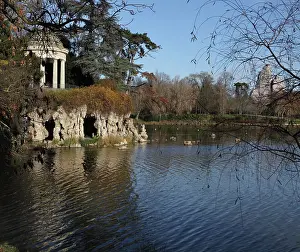 Daumesnil: Romantic rotunda overlooking artificial grotto
