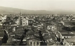 Smyrne: The rooftops of Smyrna
