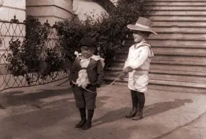 Roswell: Roosevelt Quentin (1897-1918), playing with ?