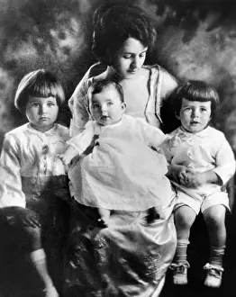 Csu 2012 11: Rose Kennedy with her three eldest children. ?