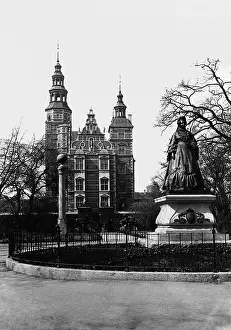 Compensation: The Rosenborg Castle in Copenhagen, 1909