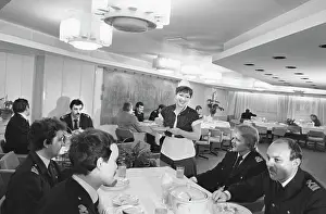 Waitress: Rossia neclear power ship