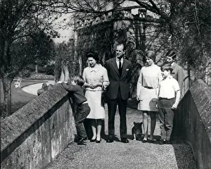 Boisterous: Royal Family group, Windsor Castle