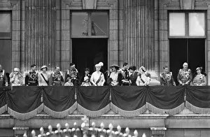 Konigin: The Royal Family with their relatives on the