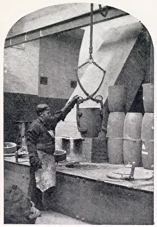 Mint: The Royal Mint - Ready for Moulding Machine 1902