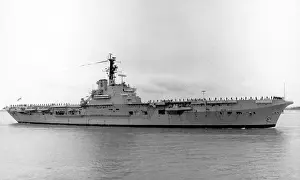 Decks: Royal Navy - HMS Bulwark R08, a Commando Carrier