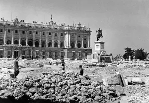Barricades: Royal palace in Madrid, 1939