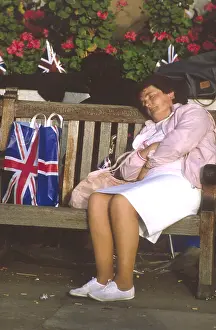 Fergie: Royal wedding 1986 - sleeping spectator