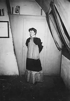 Judicial: Rubber dress for bootlegging in Paris, 1911