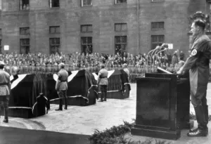 Tried: Rudolf Hess at the funeral of the dead of the Buergerbra
