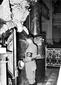 150th: Rudolf Hess at the grave of Frederick II. 1936