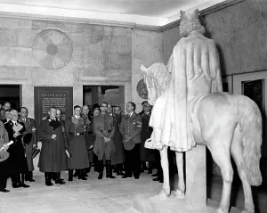 Rosenberg: Rudolf Hess opens the exhibition Deutsche