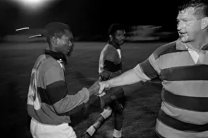 Weinberg: Rugby players shaking hands