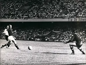 Duelling: Rugby - Soccer