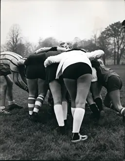 Scrum: Rugby - Soccer