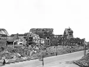 Anhalter: Ruin of the Anhalter Station in Berlin, 1945