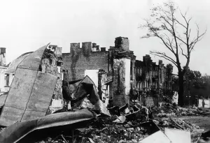 German Soviet: Ruined city on the Eastern Front, 1941