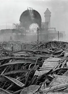 Dezember: The ruins of the Crystal Palace in