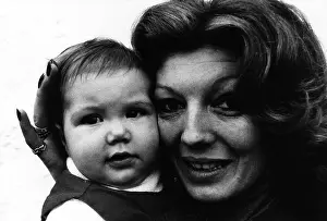 Roza: Rula Lenska and her daughter