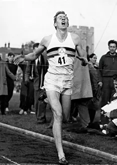 Breasting: Runner Roger Bannister 1929 -