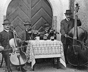Photographie: Rural string quartet from the Ausseerland in costume