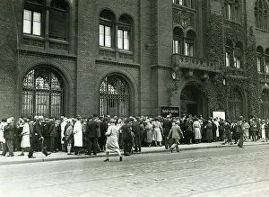 Bankruptcy: Rush of depositors at the Berlin Sparkasse, 1931