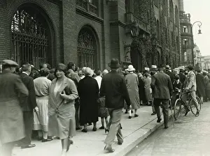 Bankruptcy: Rush of depositors at the Berlin Sparkasse, 1931