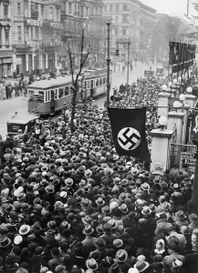 Peopl: Rush of people towards a speech of Adolf Hitler, 1933