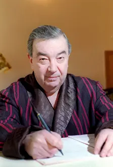 Prepares: Russian Foreign Minister Primakov in Central Clinical