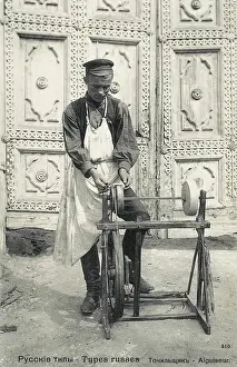 Treadle: Russian grinder