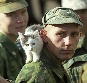 Parachute: Russian paratroopers sent to Chechnya, 2001