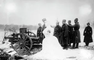 Snowman: Russian soldiers with a snowman