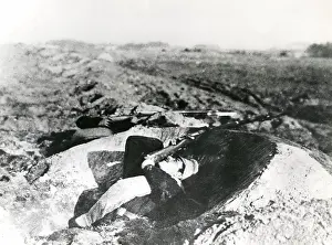 Manning: Russian troops manning a shallow trench, WW1