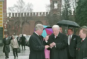 Stroll: RUSSIAN AND U.S. PRESIDENTS TAKE STROLL AROUND KREMLIN