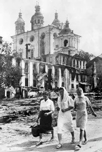 Fled: Russian women return to Smolensk, 1941