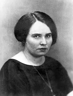 Elfriede: Ruth Fischer, 1924