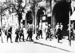 Opponent: SA squad in Berlin, 1933