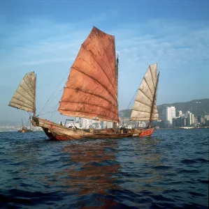 Douglas Dickins: SAILING JUNK/HONG KONG