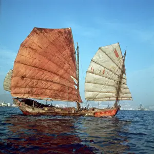 Douglas Dickins: SAILING JUNK/HONG KONG