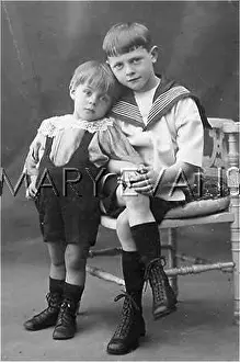 Bretelles: SAILOR SUIT CIRCA 1910